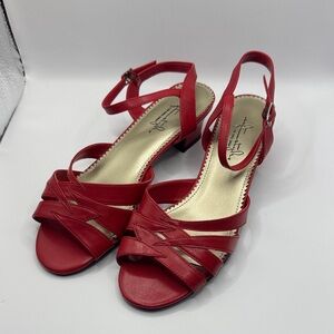 NWOB Soft Styles Elegant Red Strappy Sandals w/ Low Heel – SZ 7M ❤️👡✨